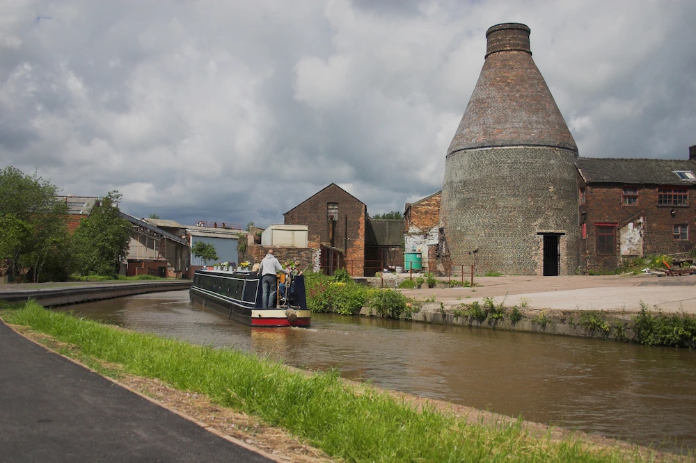 Stoke on Trent, with canal and bottle kiln